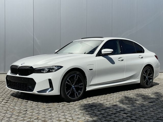 BMW 330 e M-sport PHEV Sedan SUNROOF MEMORY XTRABOOS