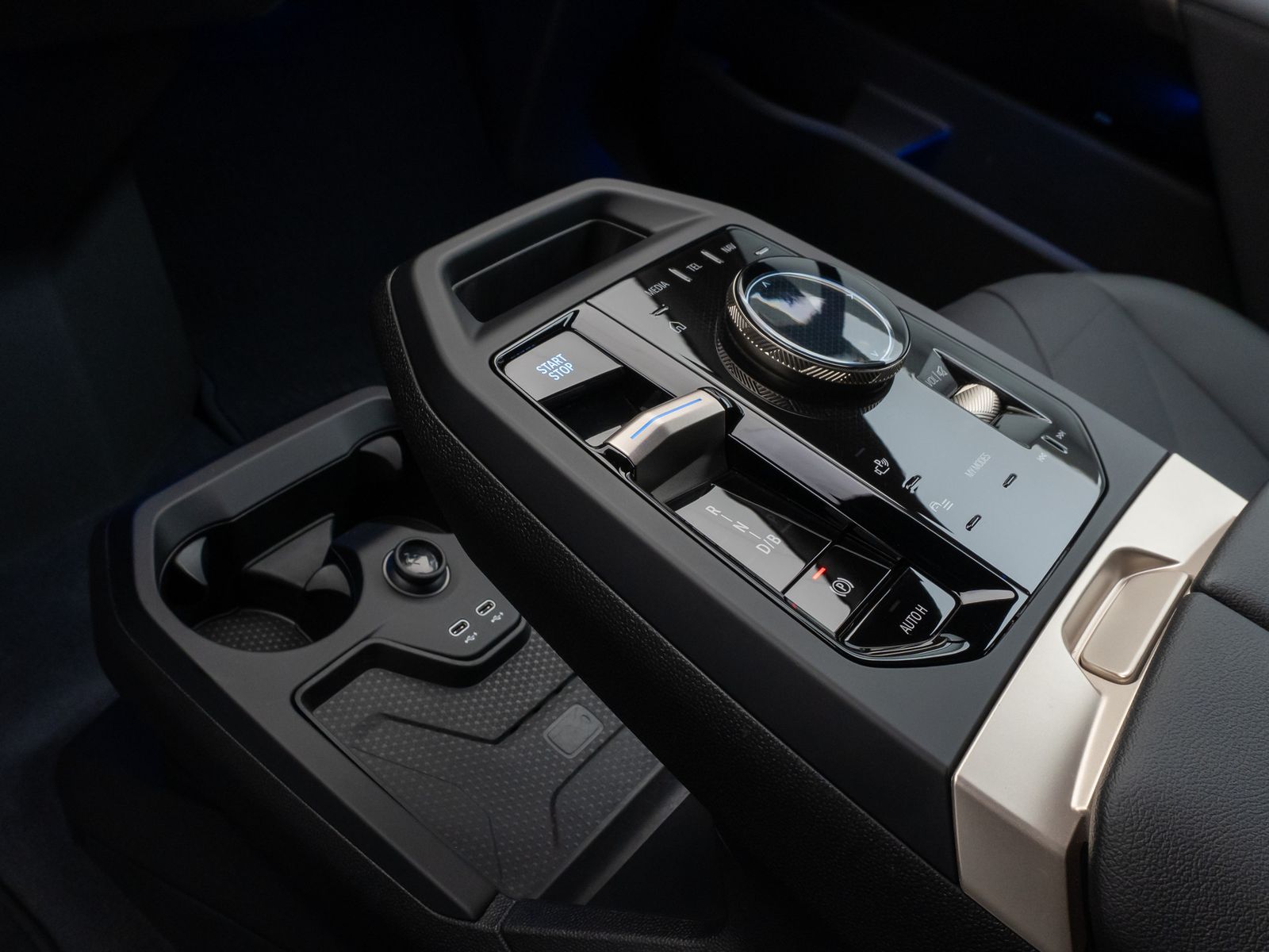 Fahrzeugabbildung BMW iX xD40 Sport SkyLounge 360°DAB H/K AHK 22Zoll