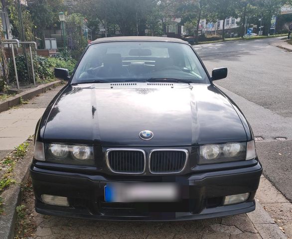 BMW E36 320 Cabrio mit Hardtop