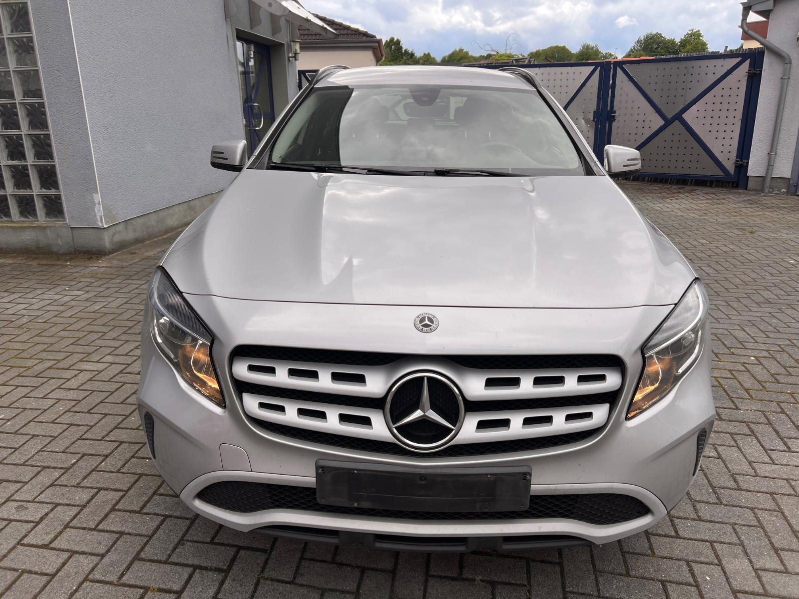 Mercedes-Benz GLA 180d* Navi*Cam*Automatik*Keyless*