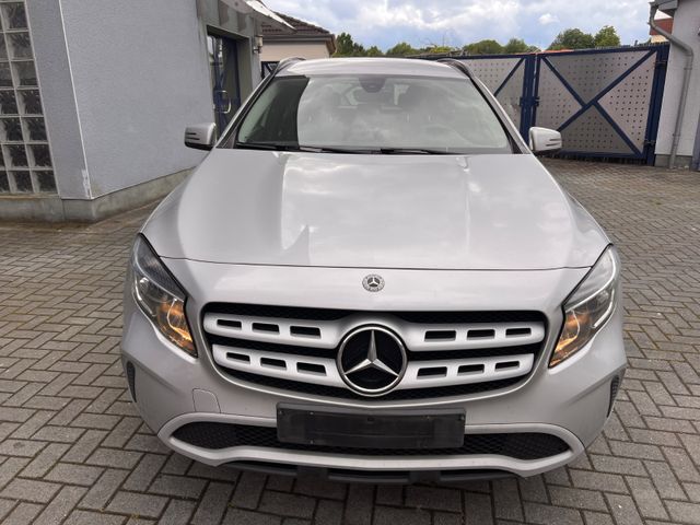 MERCEDES-BENZ GLA 180