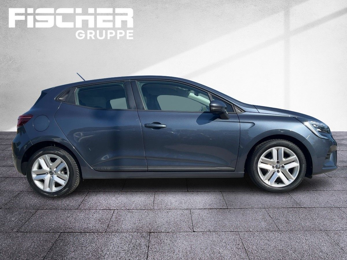 Fahrzeugabbildung Renault Clio ZEN TCe 90 EPH 7"Touch - mit KI generiert/bearbeitet