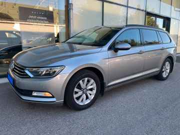 Volkswagen Passat - 1