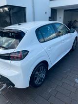 Peugeot 208 PureTech 100 EAT8 Active Pack Active Pack - Peugeot 208 von privat