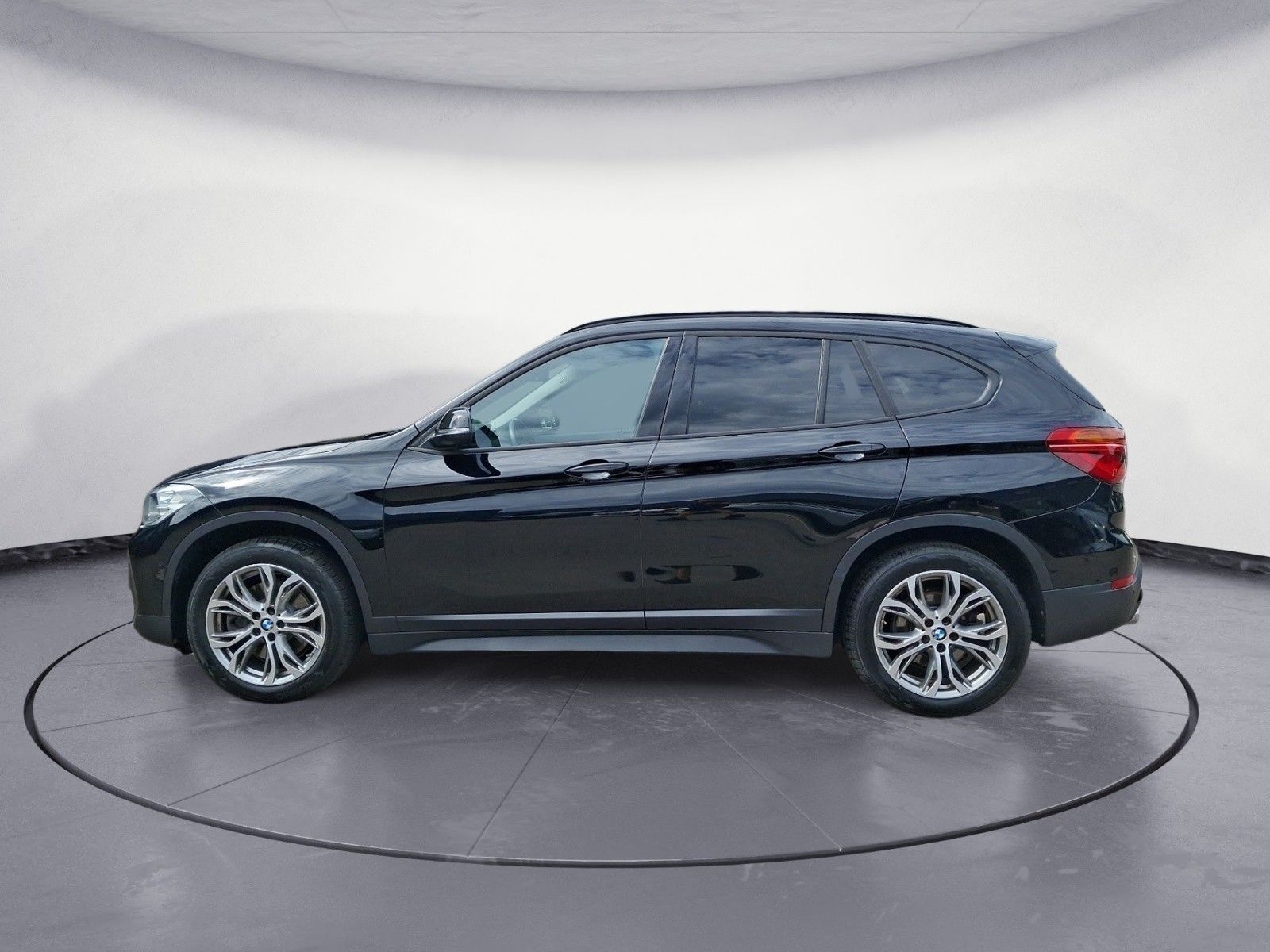 BMW X1 xDrive20d Aut. Advantage EDC Navi PDC Panoram imagem 3
