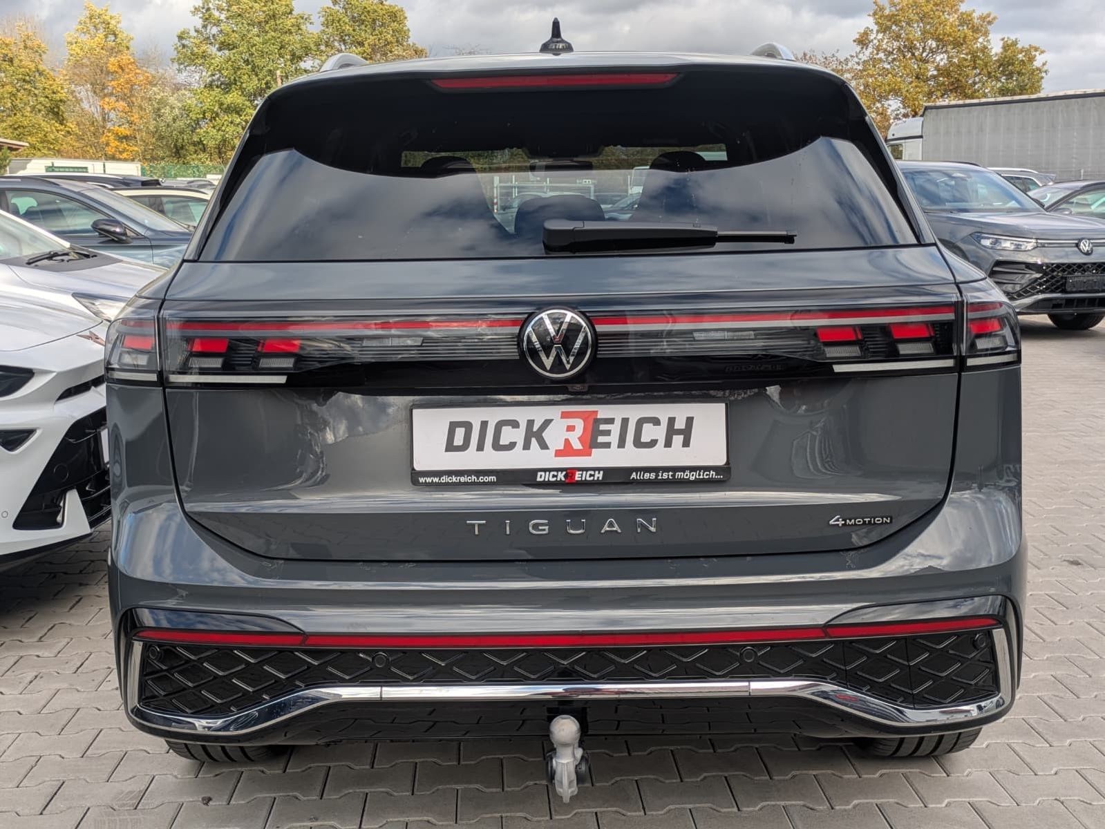 Fahrzeugabbildung Volkswagen Tiguan 2.0 TDI 4M R-Line PANO*H&K*AHK*MATRIX*20"