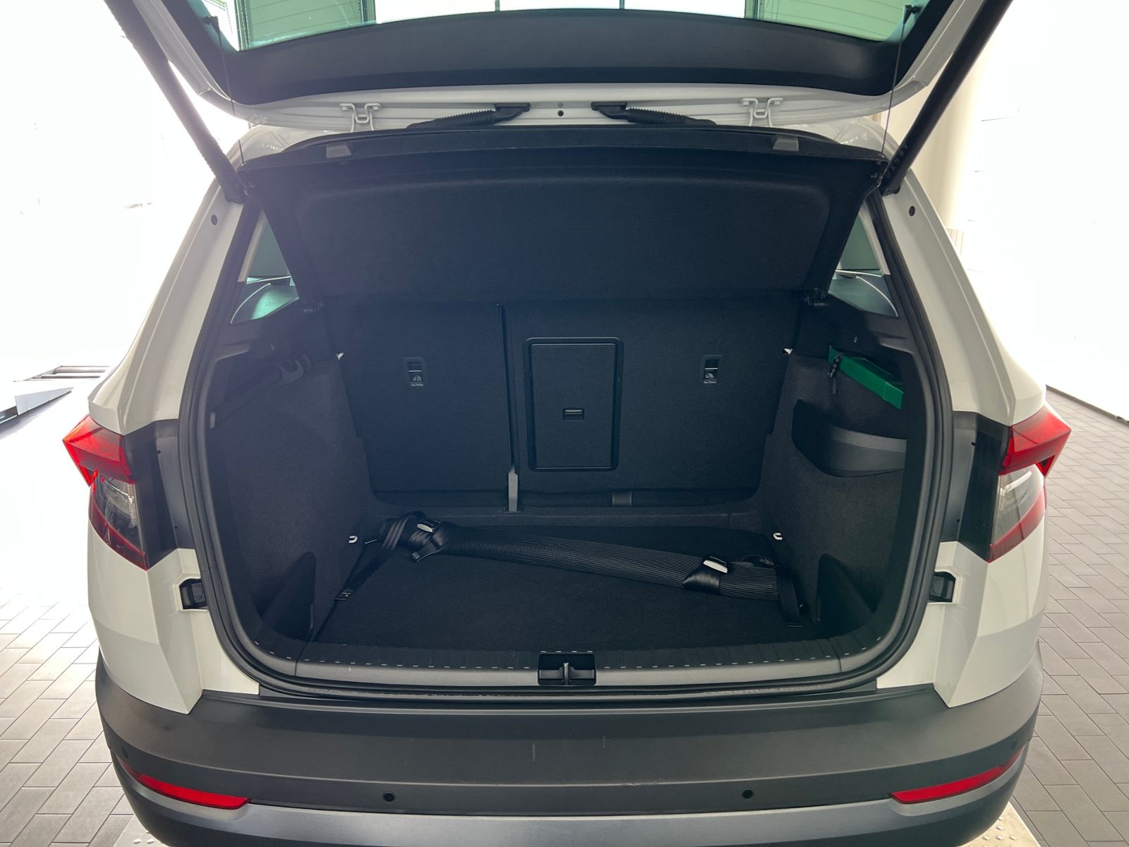 Fahrzeugabbildung SKODA Karoq Clever 1.5 TSI DSG *LED,Pano,Navi,Kamera,1