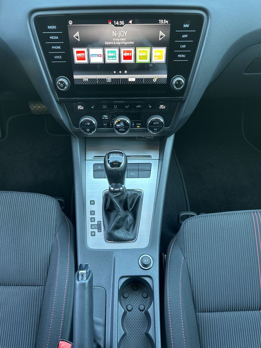 Fahrzeugabbildung SKODA Octavia Combi 2.0 TDI DSG Sport NAV+LED+ACC+17ZO