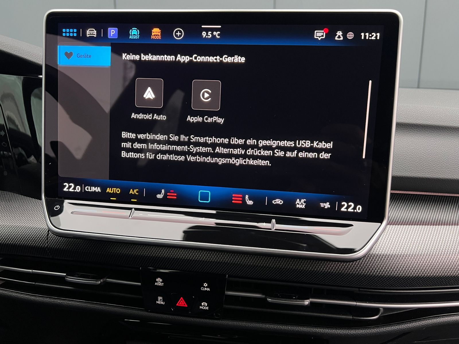 Fahrzeugabbildung Volkswagen Golf VIII R 2.0 TSI DSG 4MOTION *IQ.Light, Black