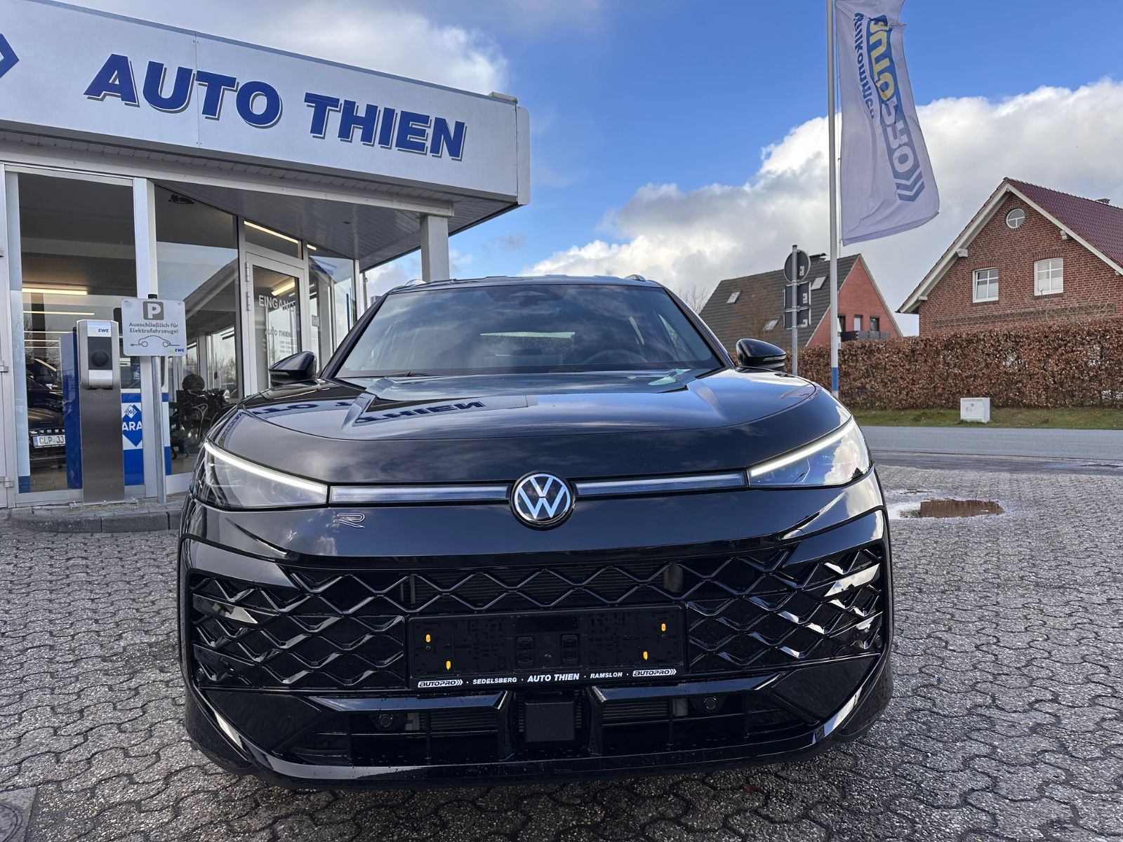 Fahrzeugabbildung Volkswagen T-Roc R Line 1.5 eTSI DSG APP/ACC/AHK/LED/eHeck
