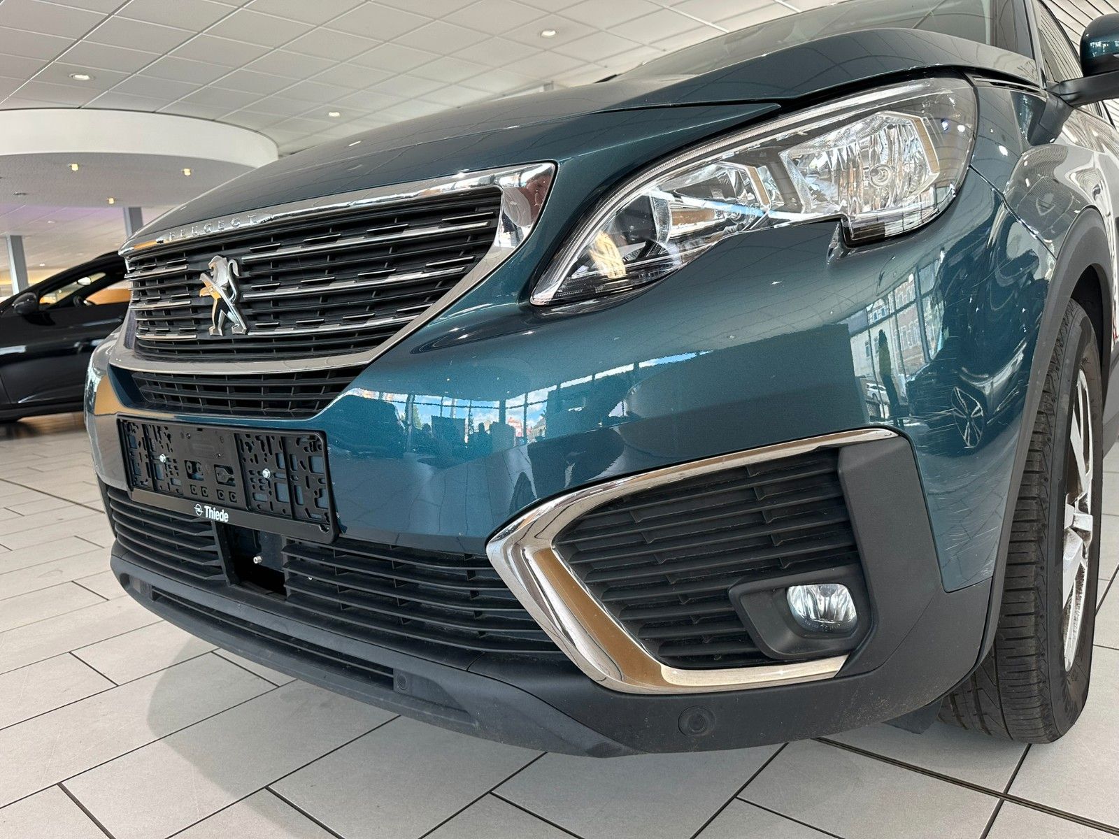 Fahrzeugabbildung Peugeot 5008 Active Busines 1.2 VIRTUAL/NAVI/PDC+CAM/LED