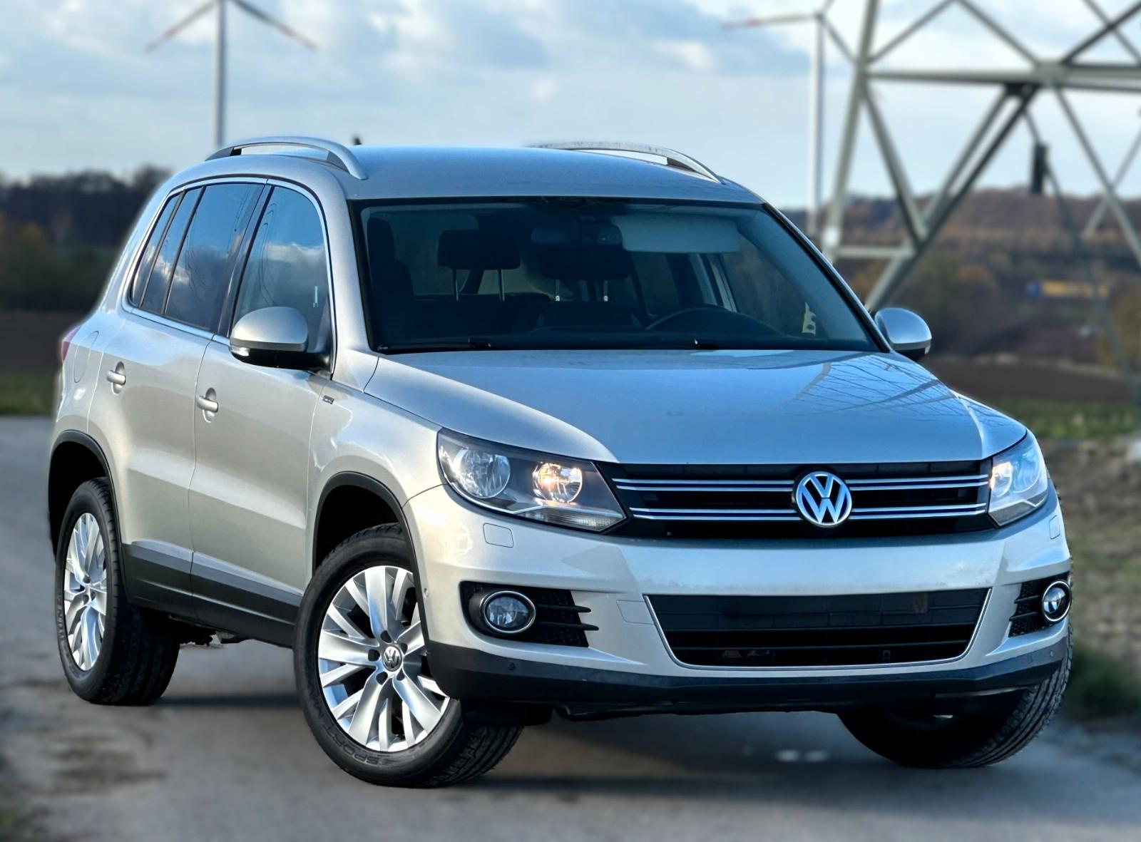 Volkswagen Tiguan 4Motion DSG LEDER NAVI PDC AHK