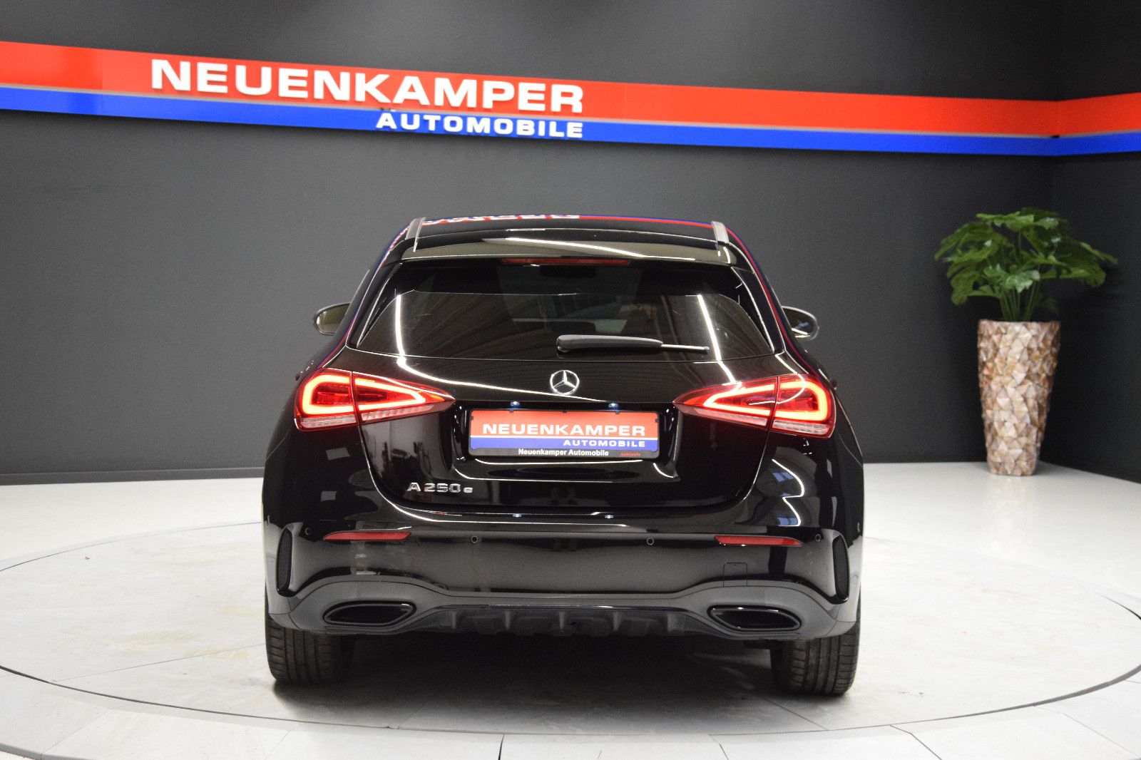 Fahrzeugabbildung Mercedes-Benz A 250 e Edition 2020 AMG Kamera LED MBUX Night