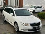 Skoda Superb Combi Elegance-Navi-Xenon-Panorama-Leder - Skoda Superb mit Diesel-Antrieb: Elegance
