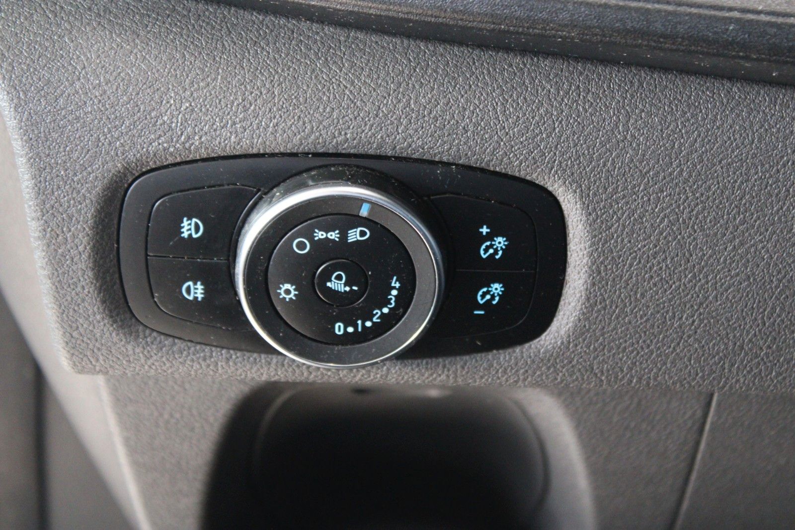 Fahrzeugabbildung Ford Transit Custom L1 Kasten KLIMA PDC FSH 1.Hand