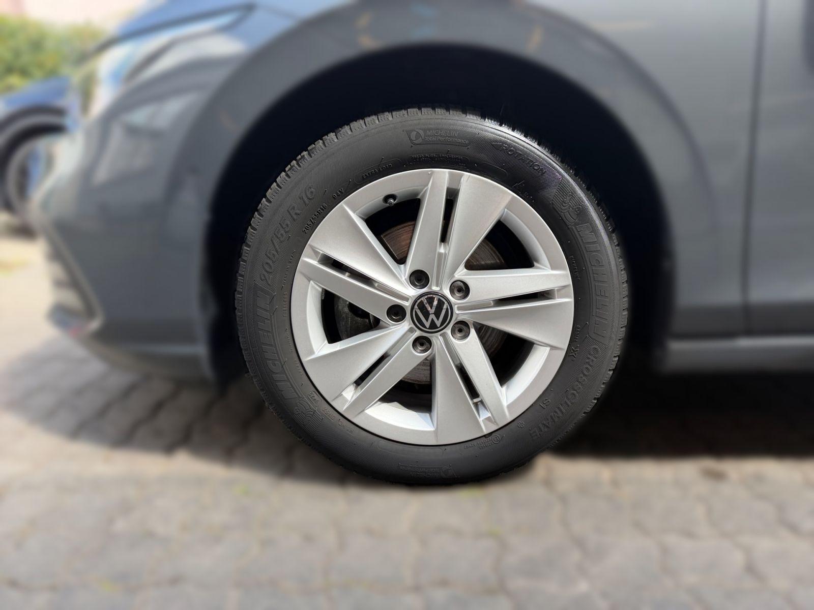 Volkswagen Golf VIII 1.5 eTSI DSG Life Navi Rückfahrkamera 