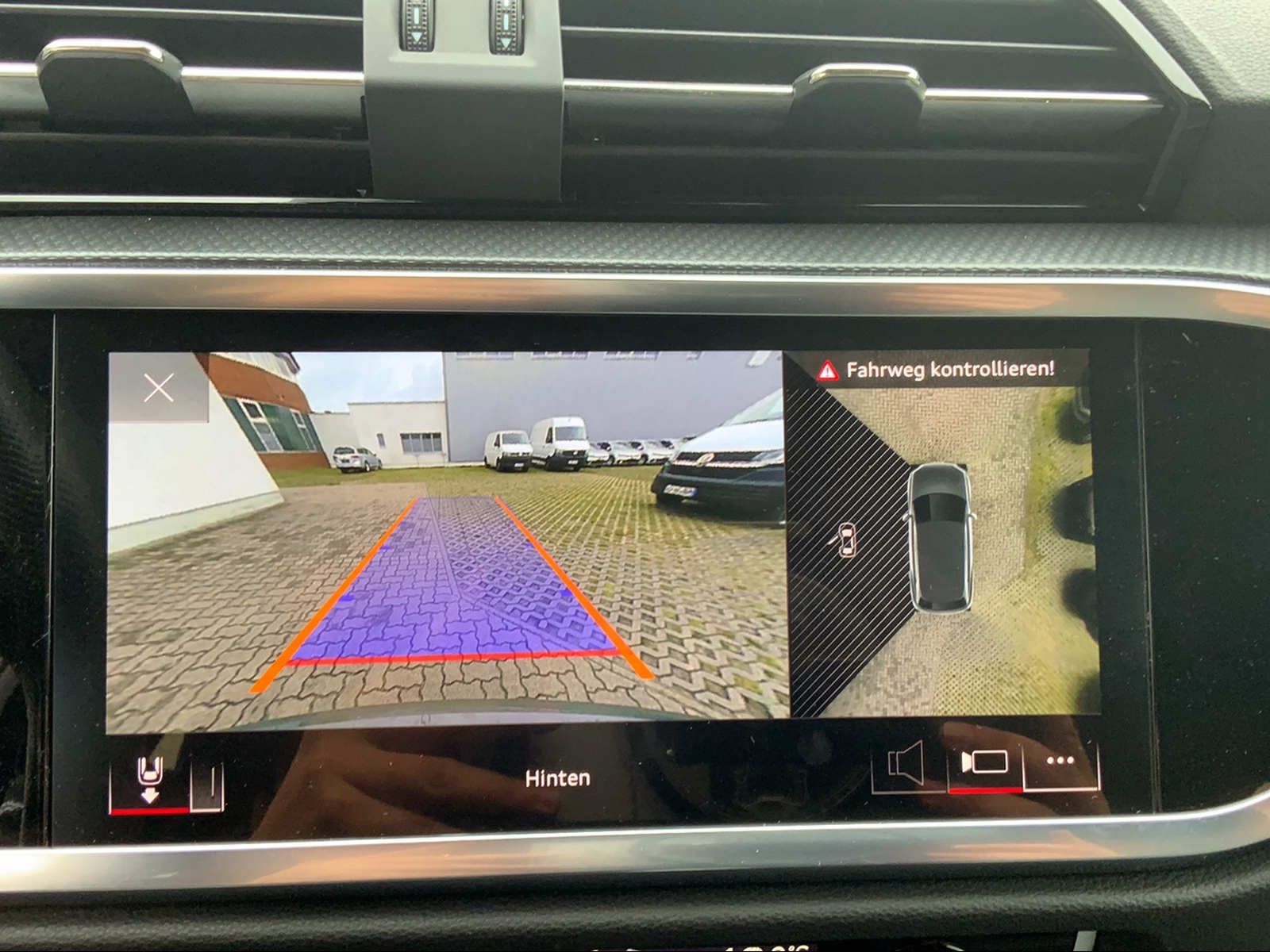 Q3 35 1.5 TFSI S line NAV,SHZ,AHK,RFK.