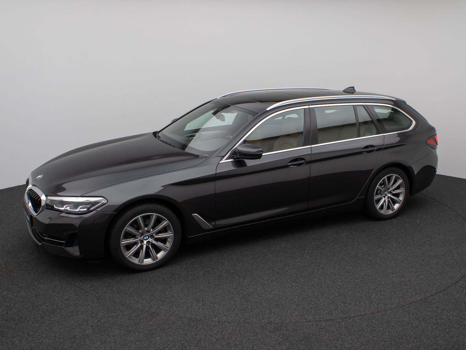 Fahrzeugabbildung BMW 520d Panorama DAB Leder AHK Alarm M Sport 18Zoll