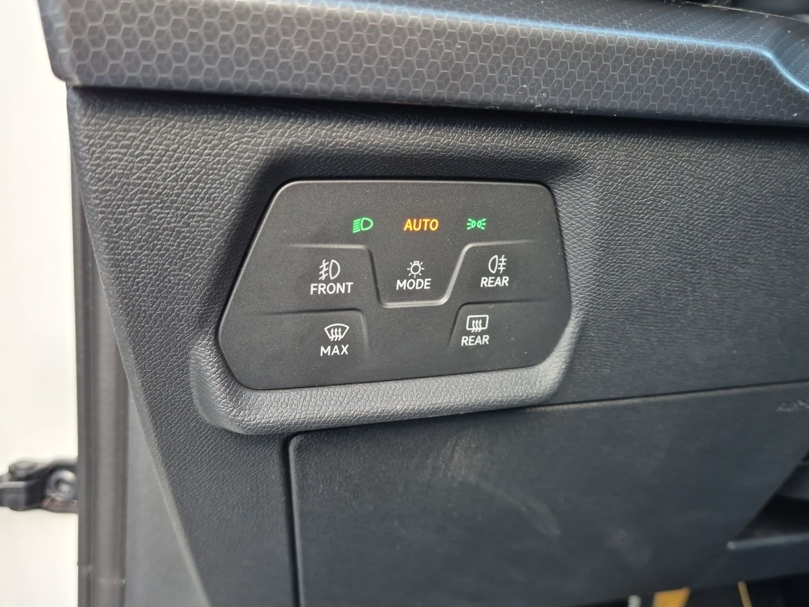 Fahrzeugabbildung SEAT Leon ST TDI Style DSG LED Navi AID ACC RFK beats