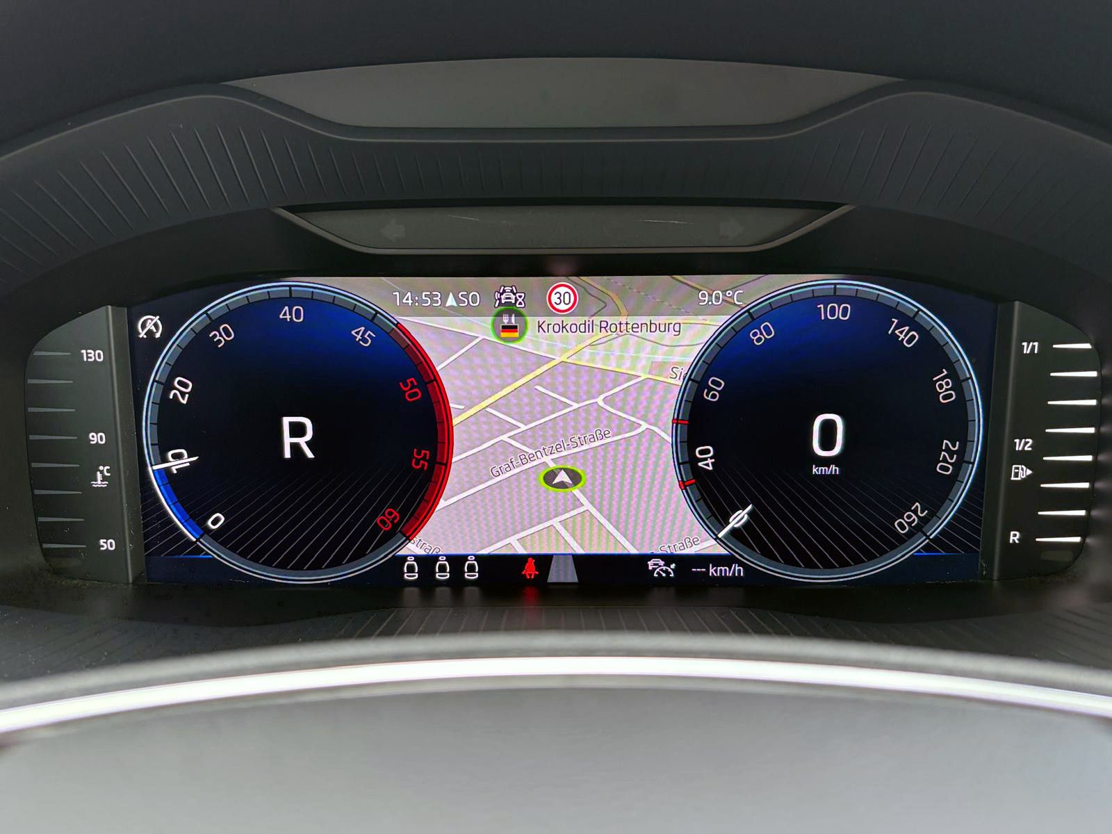 Fahrzeugabbildung SKODA Karoq 2.0TDI DSG 4x4 CLEVER LED ACC KAM AHK SHZ