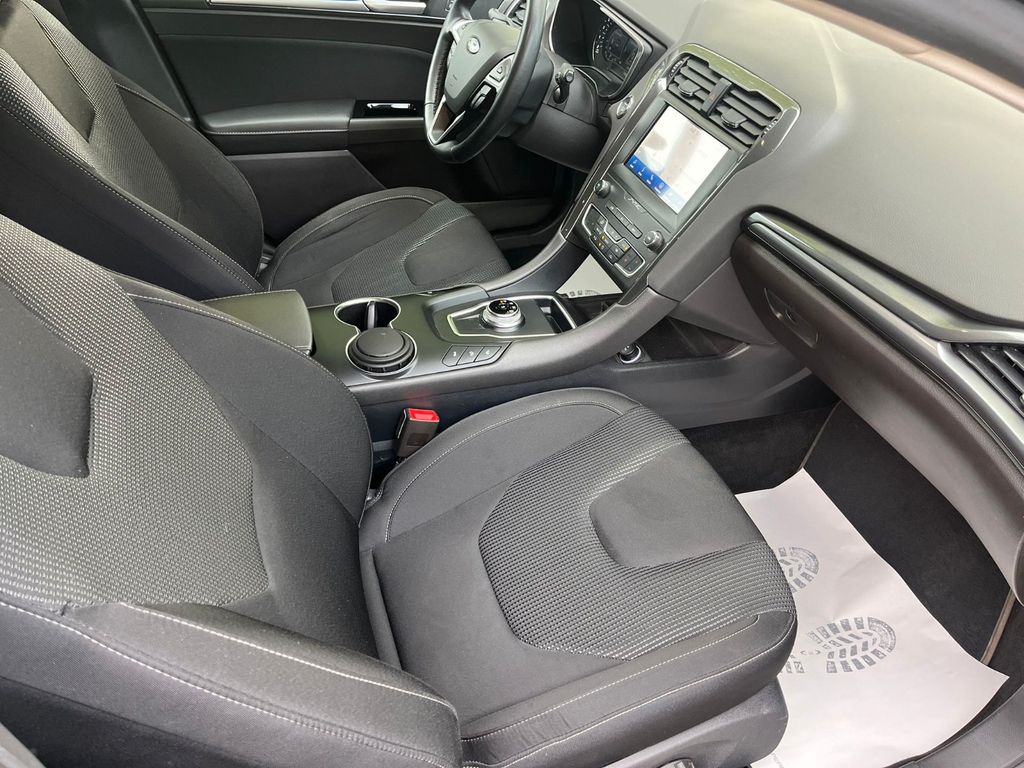 FORD Mondeo 2,0 140 KW Titanium Allrad 1-Hand LED - Bild 11