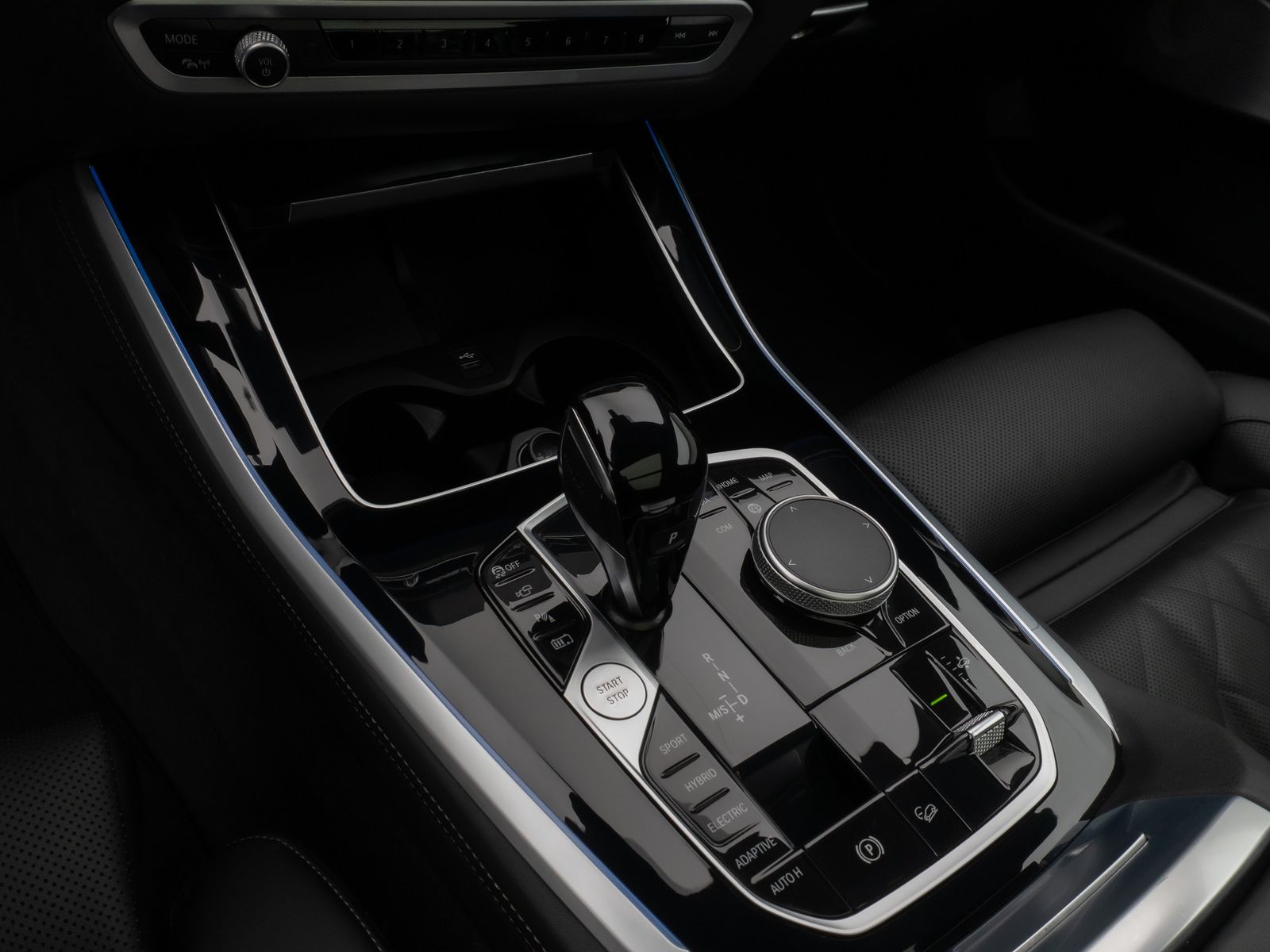 Fahrzeugabbildung BMW X5 xD45e M Sport Panorama Laser 360°HUD DAB B&W