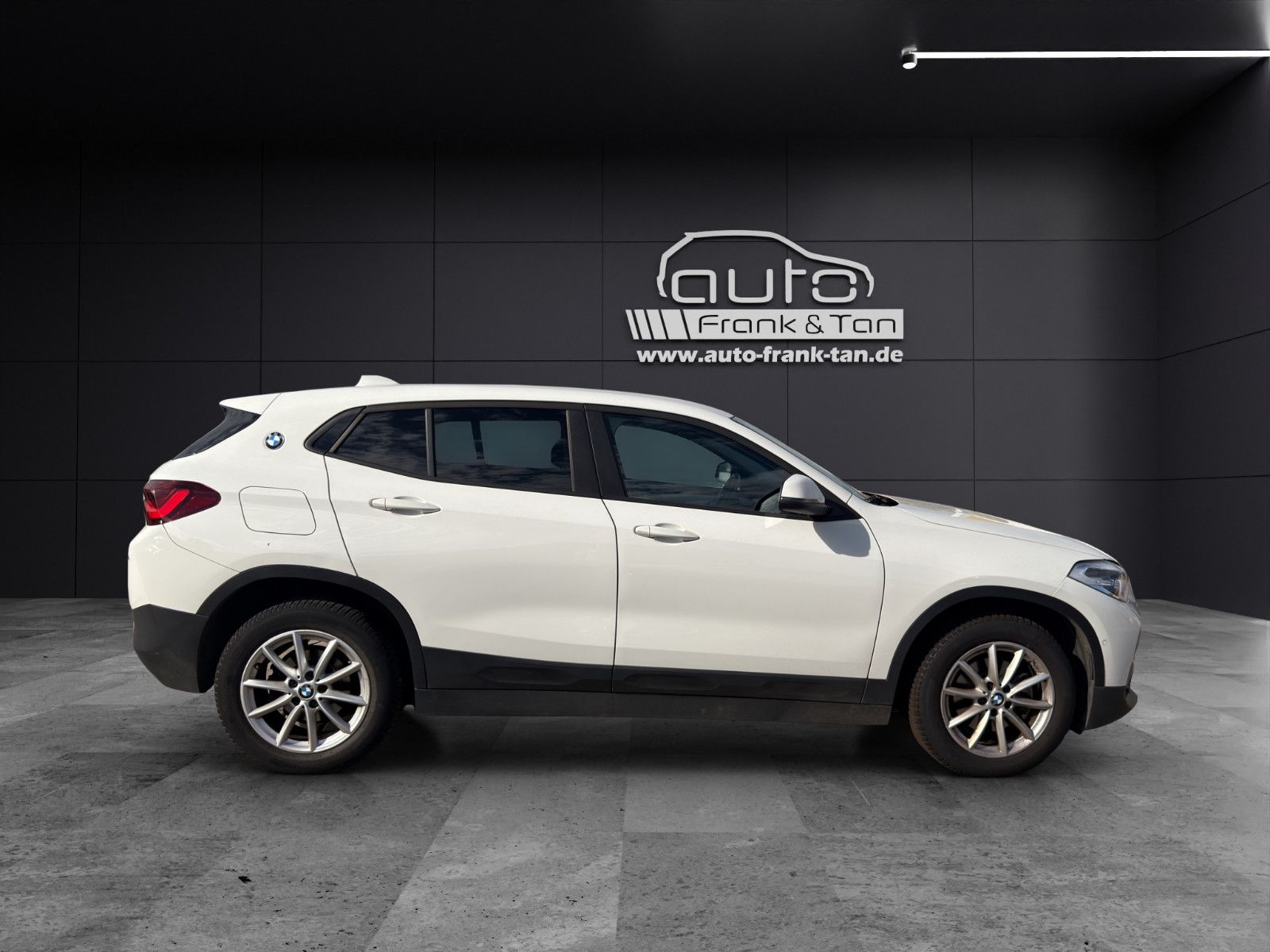 Fahrzeugabbildung BMW X2 sDrive 18 i Advantage/Performance/Tempomat/