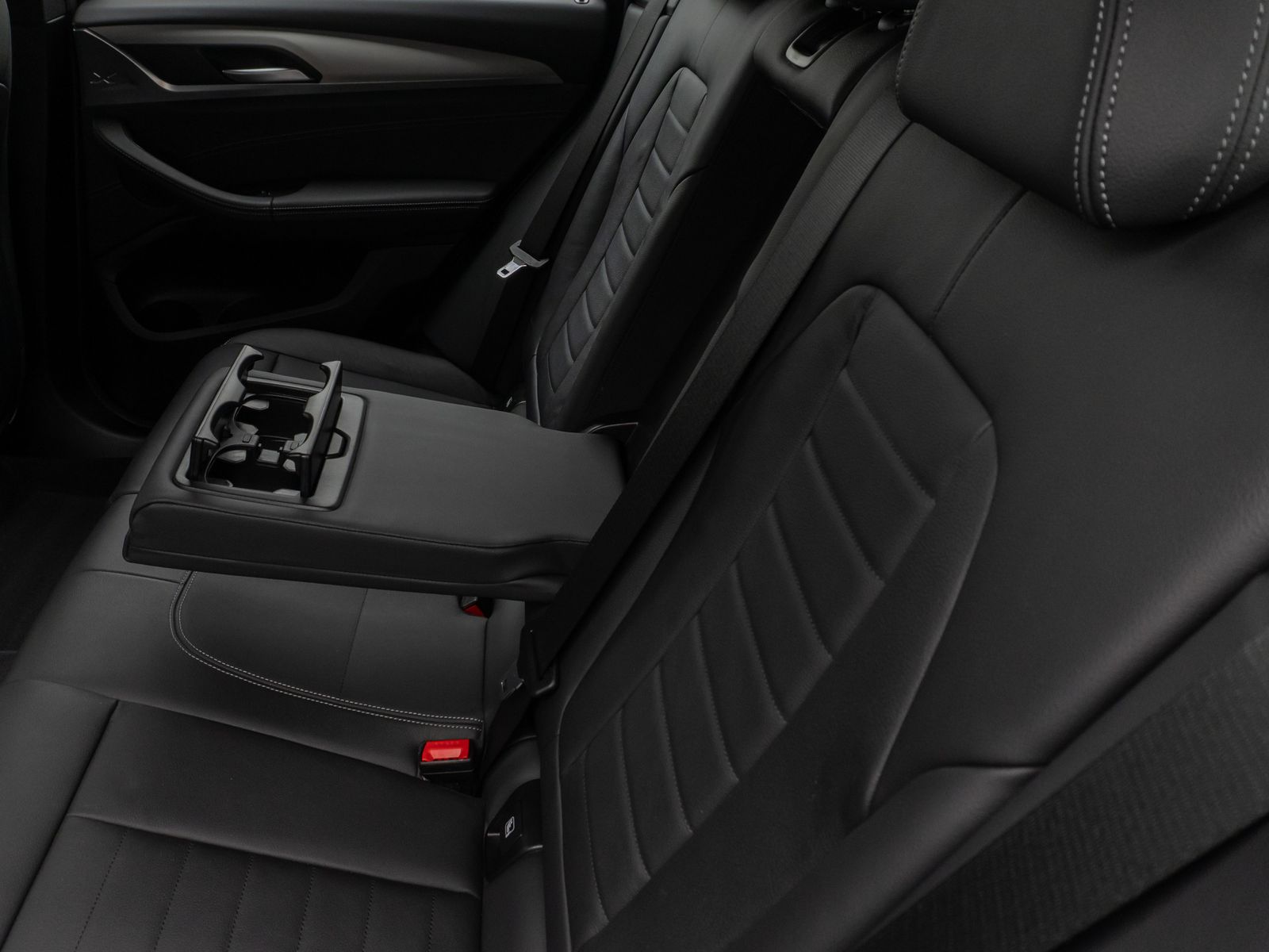 Fahrzeugabbildung BMW X3 xD20i ADVANTAGE DAB GeschwindigReg PDC Leder