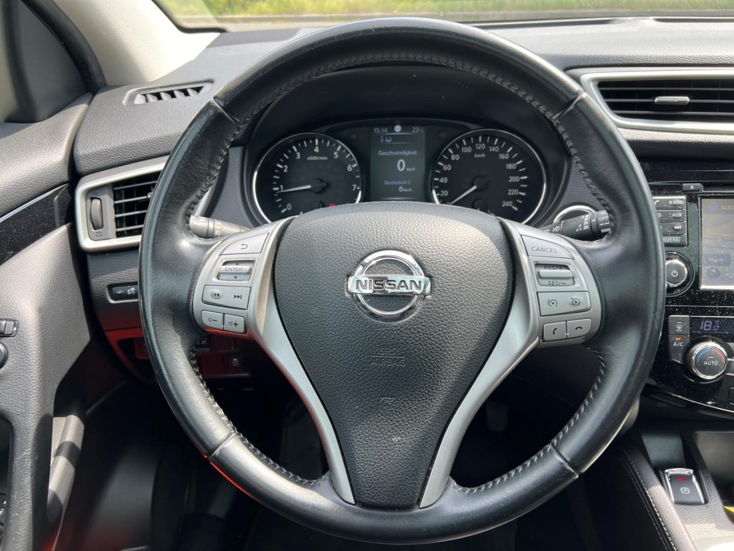 Nissan Qashqai 1.2 DIG-T N-Connecta *360°*NAVI*SHZ*PDC*