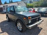 Lada Niva Only*AHK*4x4*CD-Radio*Tüv Neu*2 Hand* - Lada Niva: Allradantrieb