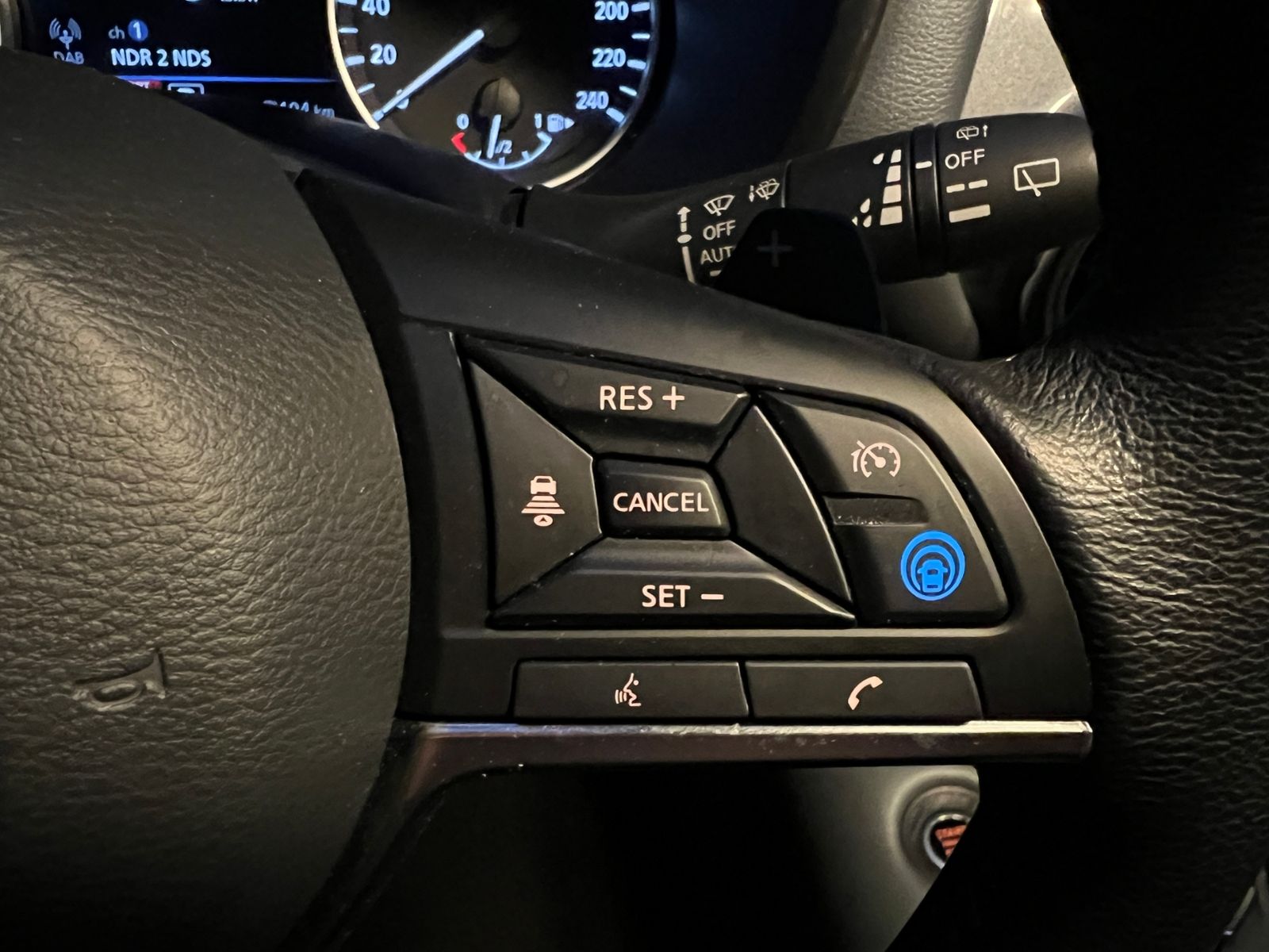 Fahrzeugabbildung Nissan Juke Tekna 1.0 DIG-T Automatik *BOSE, LED, 19" L