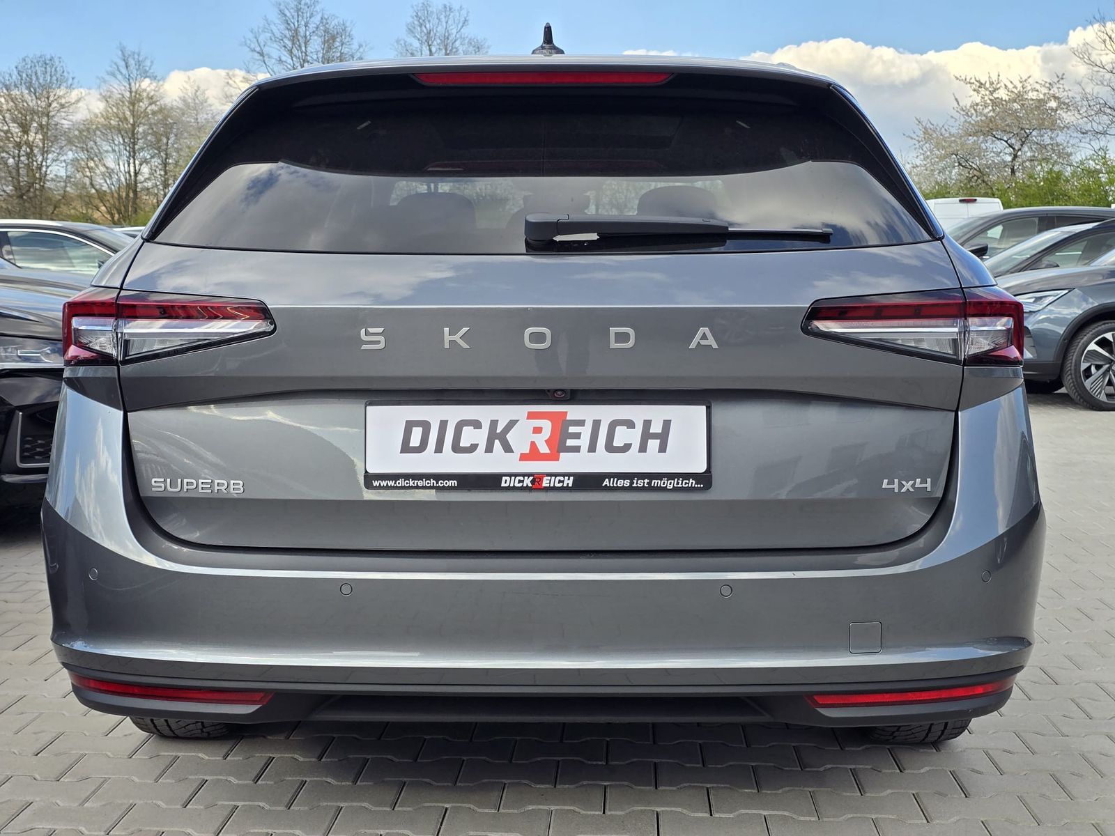 Fahrzeugabbildung SKODA Superb 2.0 TDI 4x4 Selection MATRIX*AHK*PANO*19"
