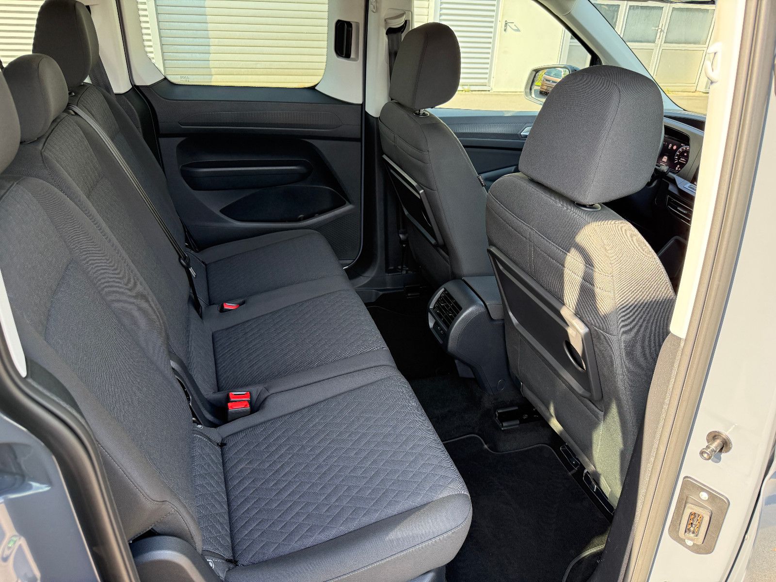 Fahrzeugabbildung Volkswagen Caddy Goal 2.0 TDI DSG ACC AHK Navi LED Sthz Kam