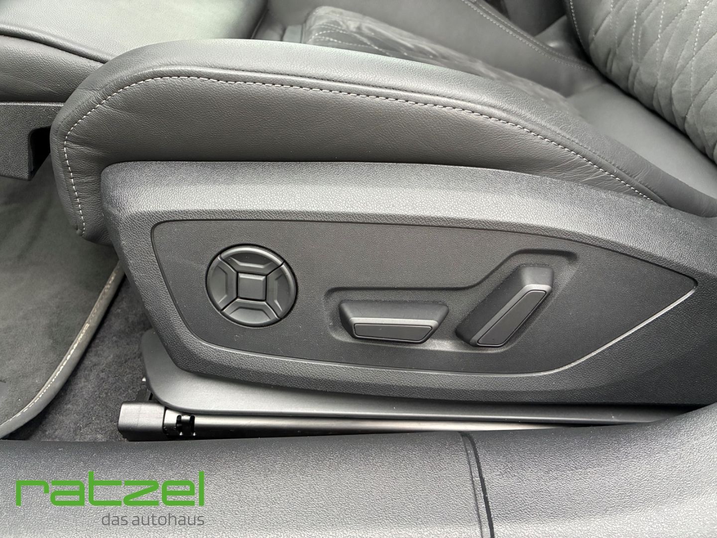 Fahrzeugabbildung Audi S5 quattro Avant S tronic Navi Digitales Cockpit