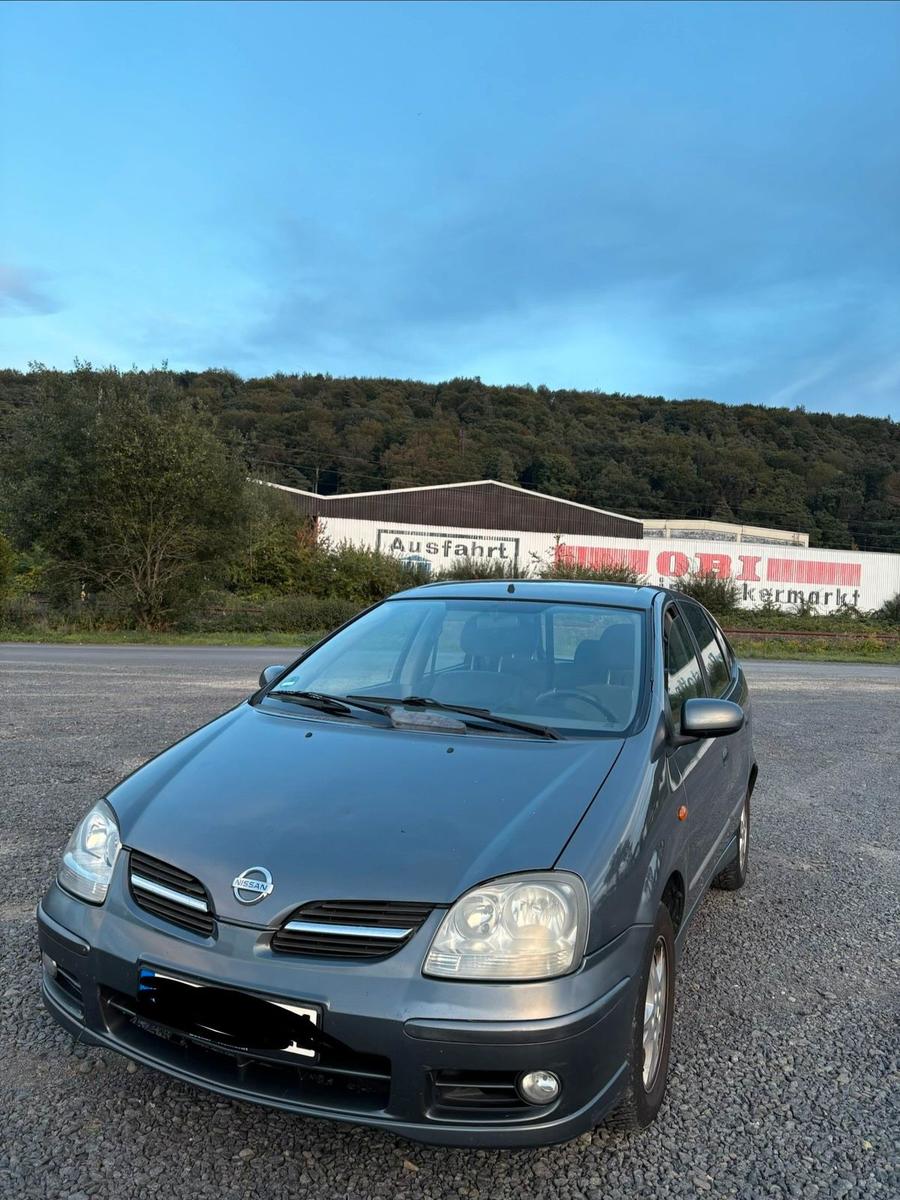 Nissan Almera Tino