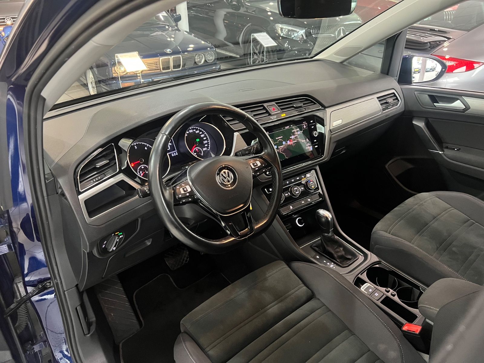 Fahrzeugabbildung Volkswagen Touran Comfortline 2.0TDI DSG ACC*NAVI*ALCANTARA