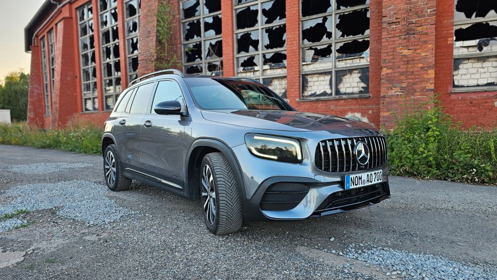 Image of Mercedes-Benz GLB 200
