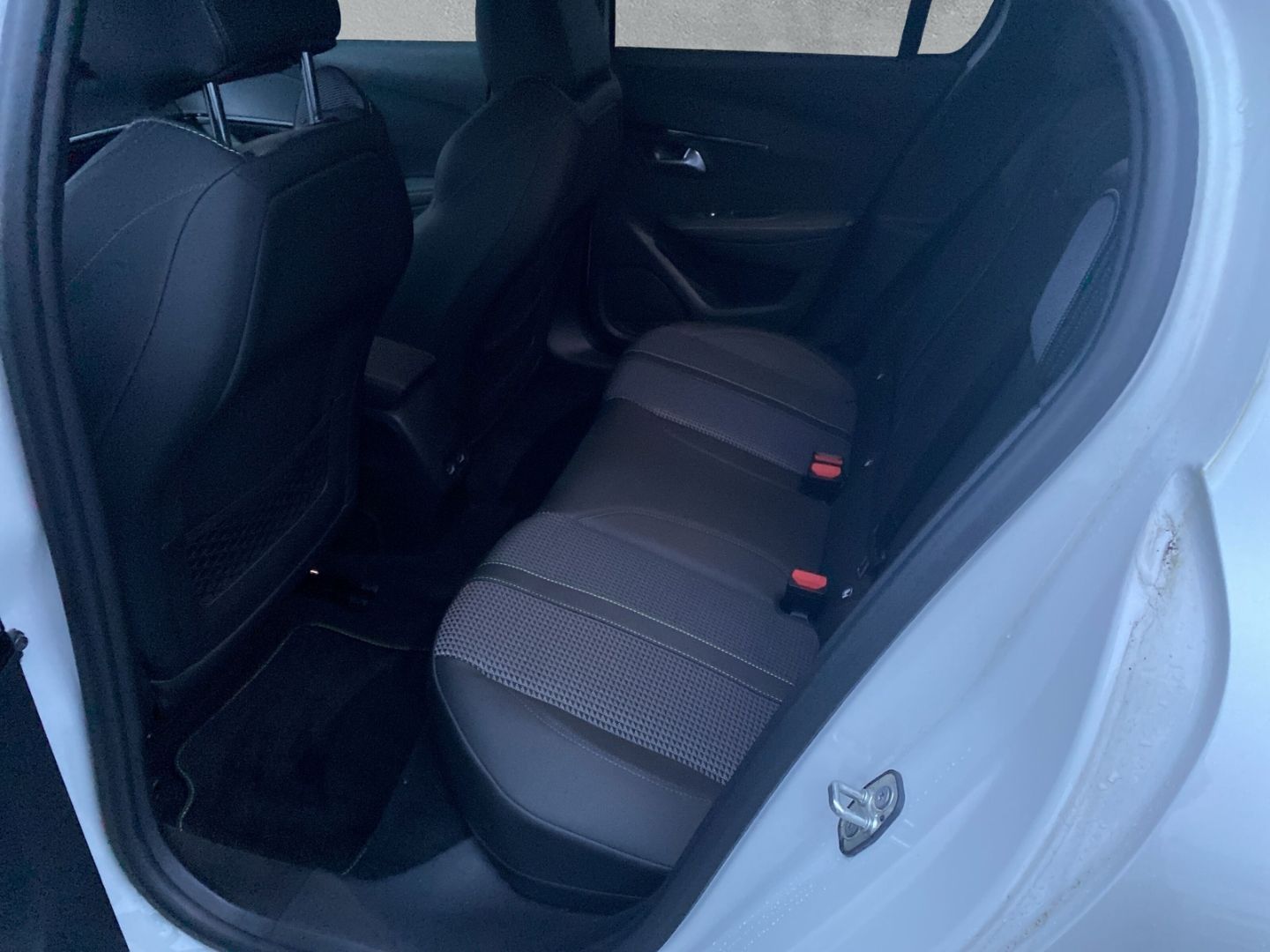 Fahrzeugabbildung Peugeot 208 e- GT Elektromotor 136 *Navi*Kamera*Sitzheiz