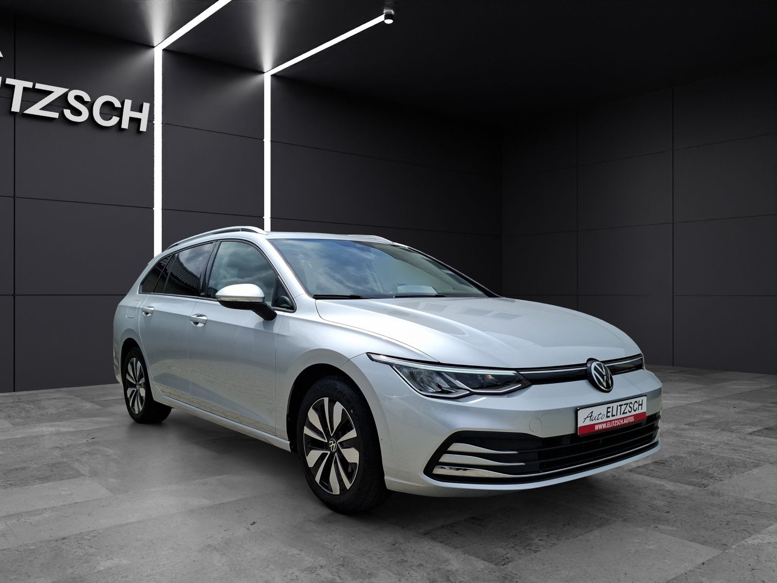Fahrzeugabbildung Volkswagen Golf VIII Variant TSI Move Standhzg. LED AHK Car