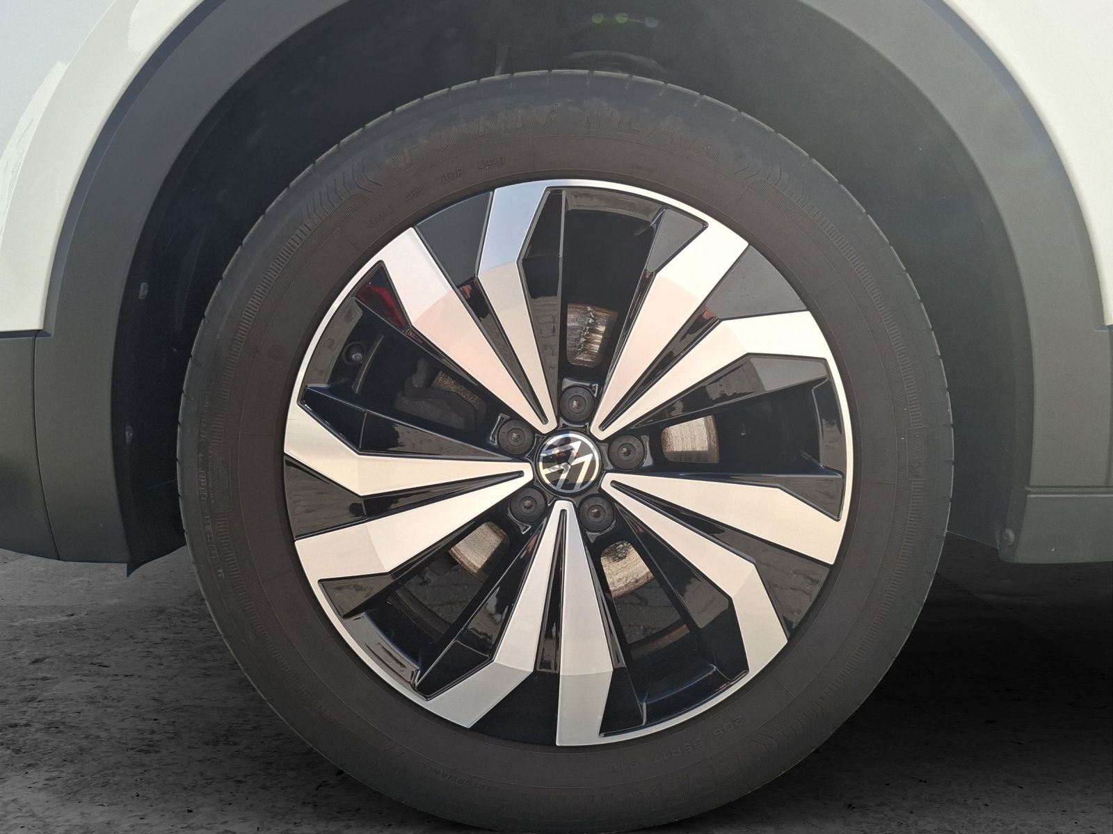 Fahrzeugabbildung Volkswagen T-Cross TSI Life LED Navi GRA PDC SHZ 17"