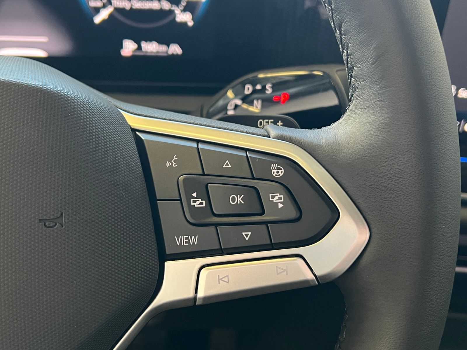 Fahrzeugabbildung Volkswagen Tiguan Life 2.0 TDI DSG *AHK, LED, Kamera, 18''-