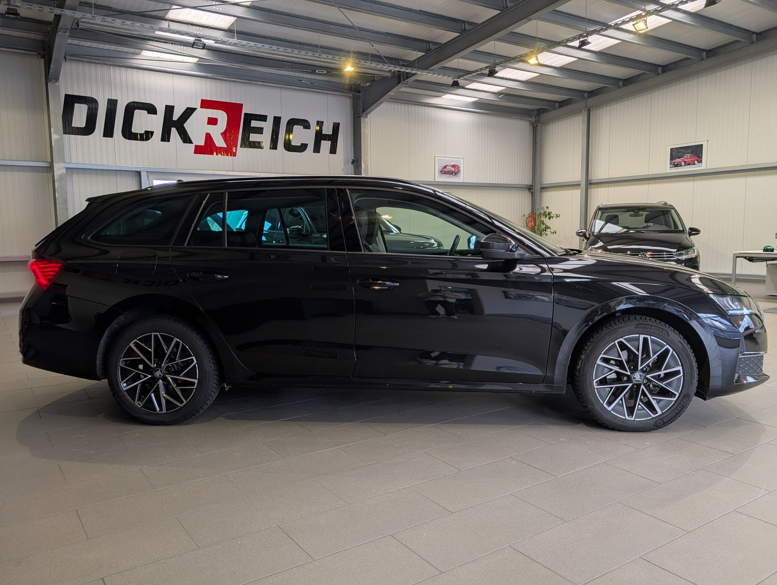 Fahrzeugabbildung SKODA Octavia 1.5 TSI mHEV DSG ACC Style-Paket AHK 17"