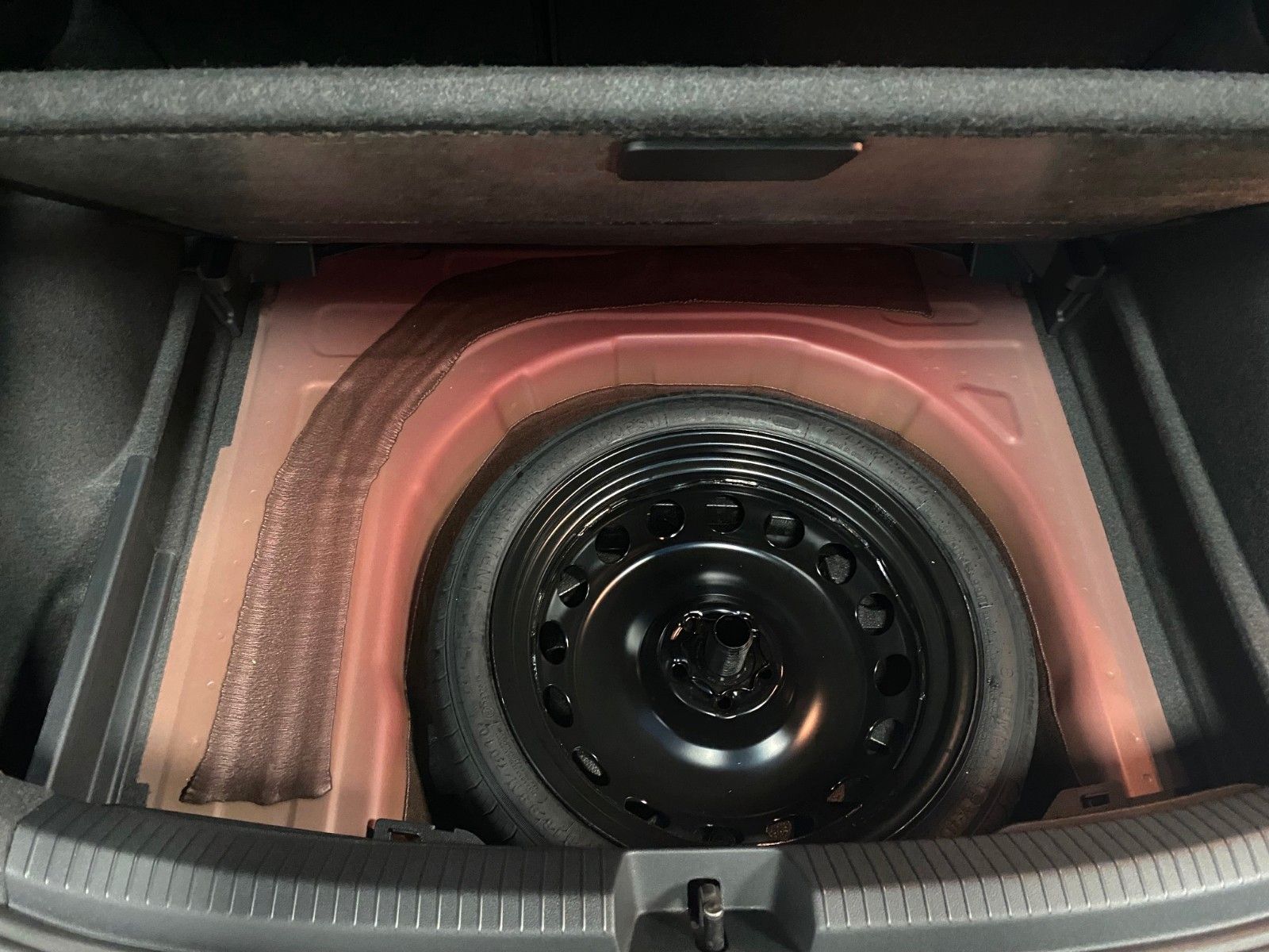 Fahrzeugabbildung Volkswagen Taigo 1.5 TSI DSG R-LINE+Black Style+ACC+Matrix+