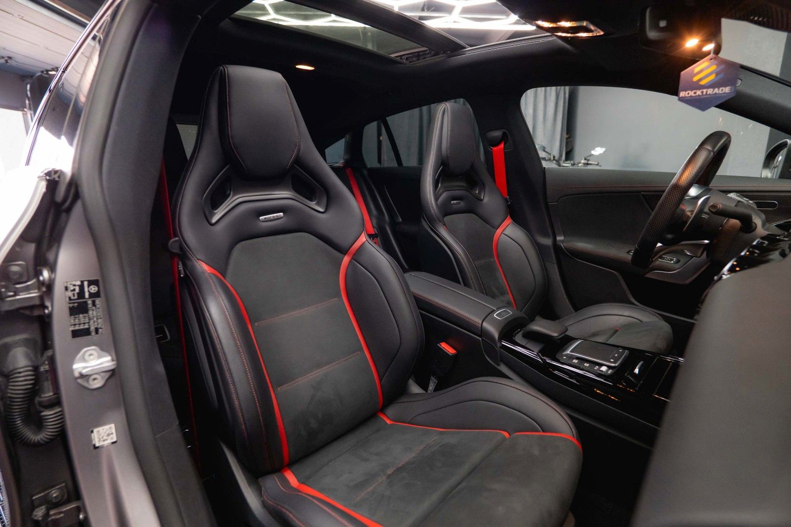 Fahrzeugabbildung Mercedes-Benz CLA 35 AMG 4Matic Performance Night-Paket | Pano