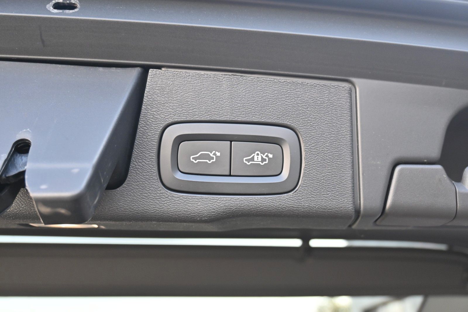 Fahrzeugabbildung Volvo XC60 B5 AWD Plus Dark*LED*H&K*CAM*BLIS*Google
