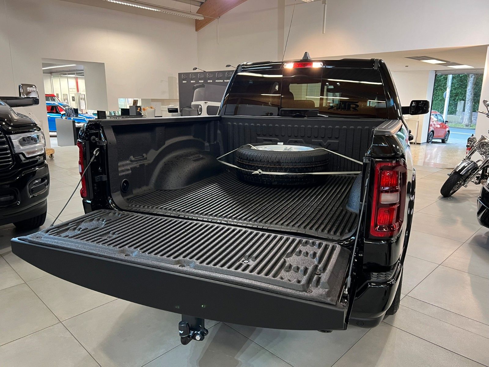 Fahrzeugabbildung Dodge RAM 1500 RTRNight  *LPG-Abdeckung-Allwetter*