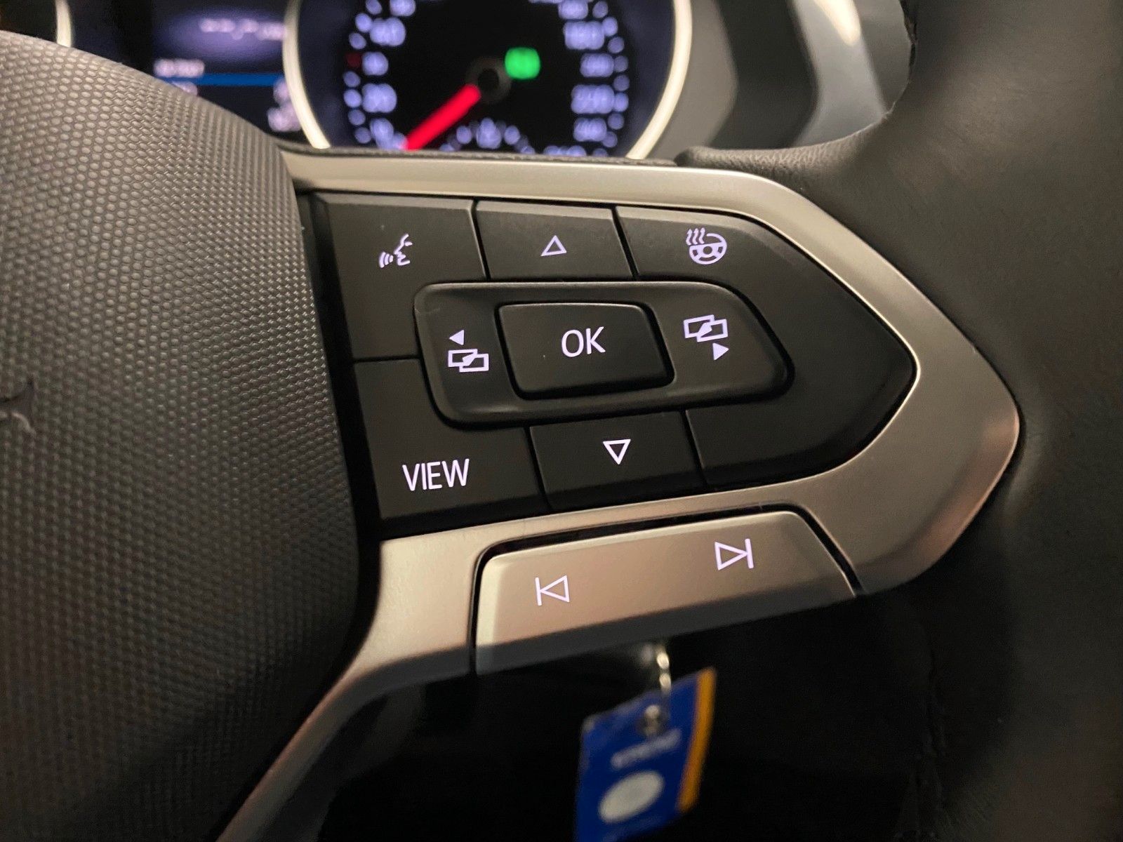 Fahrzeugabbildung Volkswagen Tiguan 1.5 TSI LIFE DSG+Head-up-Display+AHK schw