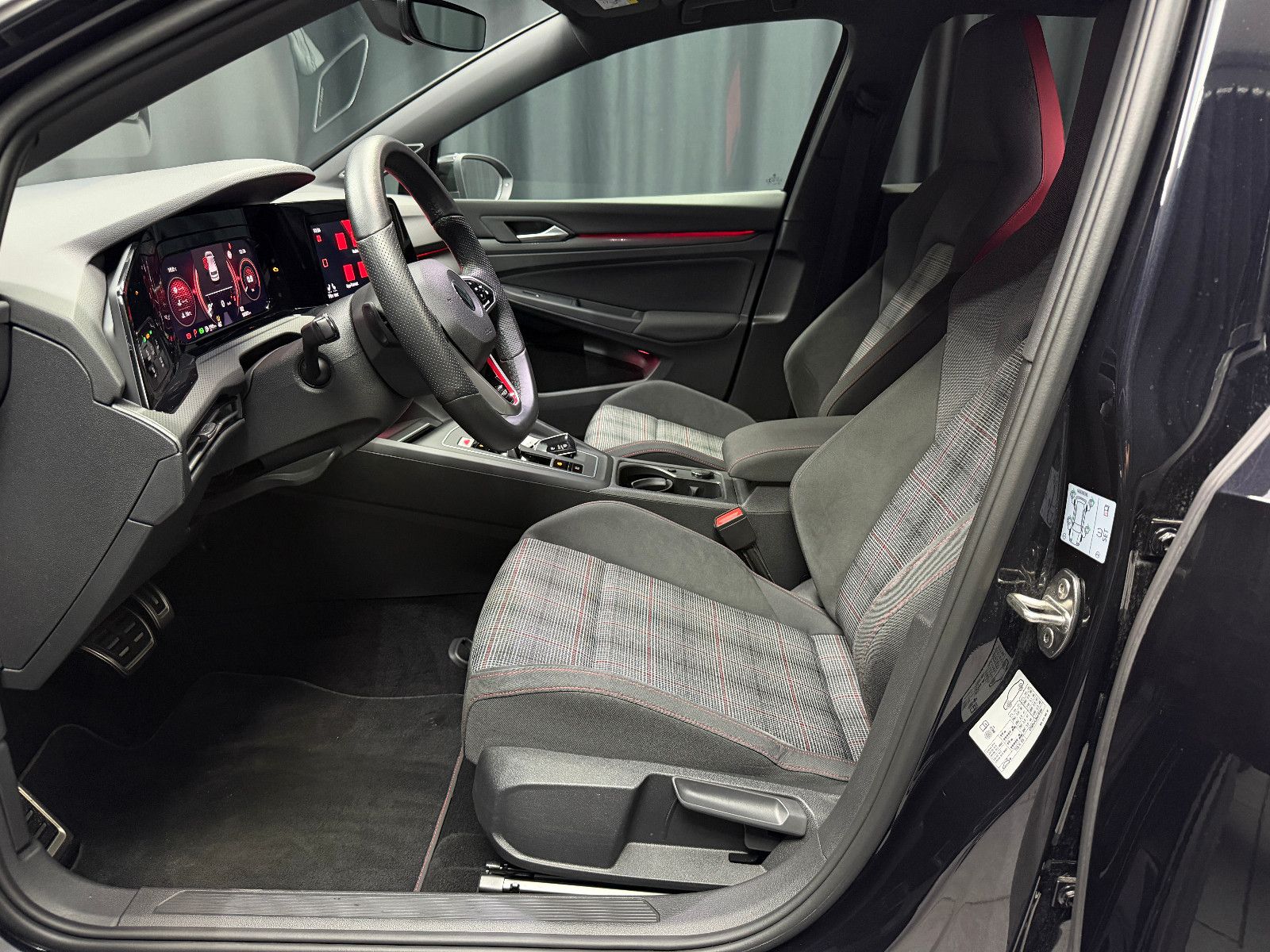 Fahrzeugabbildung Volkswagen Golf VIII Lim. GTI|H&K|HuD|U-Frei|D-FZG