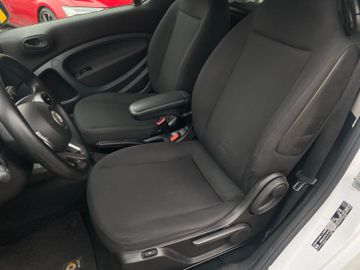 Bild 12 Smart ForTwo EQ*22KW*SHZ*DAB*CARPLAY*ALLW**MWST*