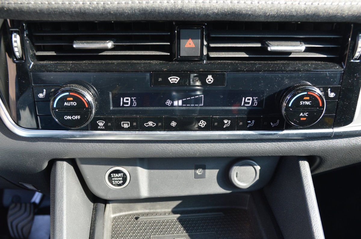 Fahrzeugabbildung Nissan Qashqai LED 360 Grad Winterpaket  Acenta